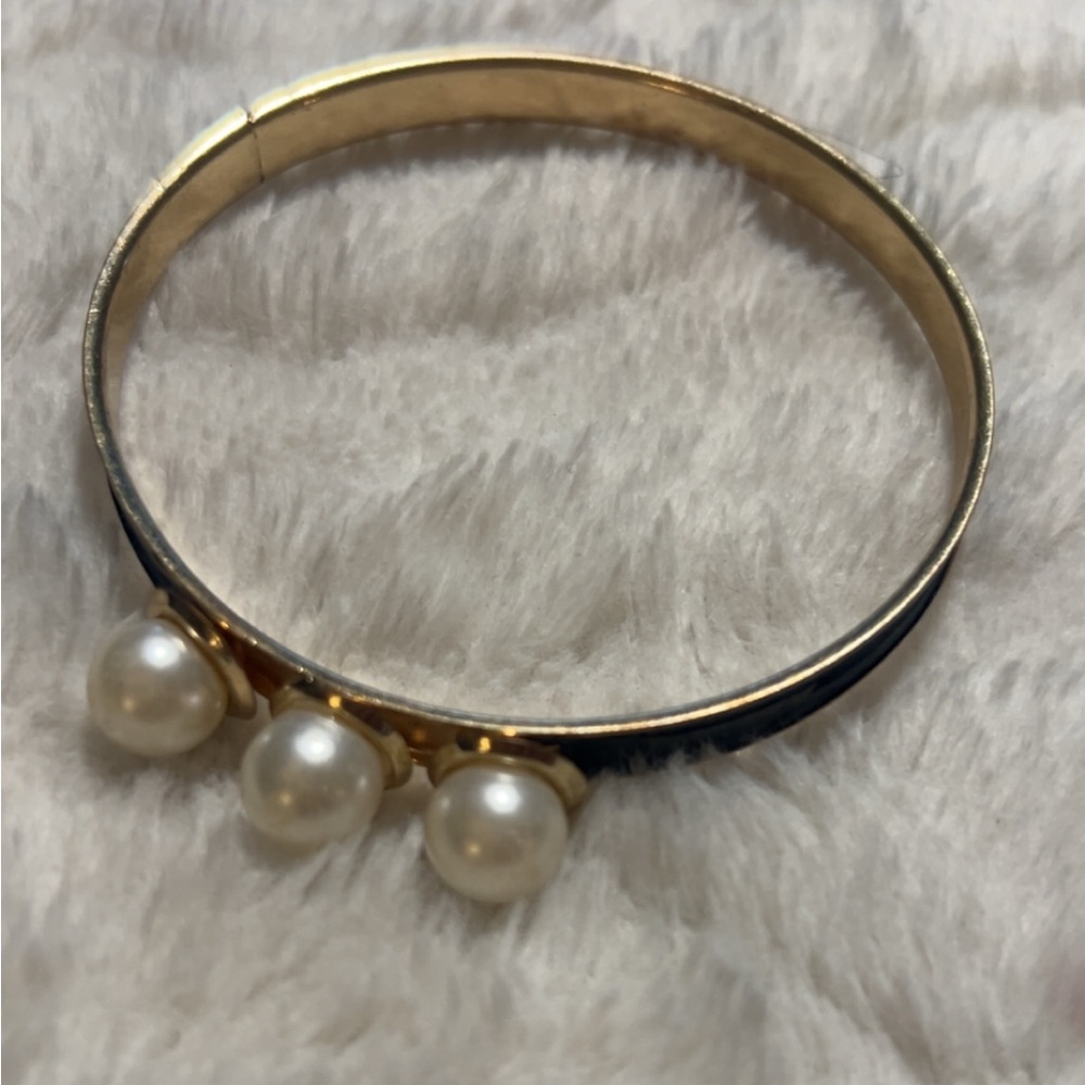 Elegant Gold and fake Pearl Bracelet